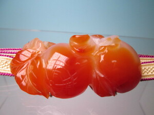【江月】アンティーク・大丸 本瑪瑙大振りな柿の彫刻帯留め 32g 共ケース付