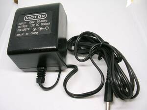 アダプター・MOTOR100V 50/60Hz・12V DC900mA(起動確認未）ジャンク品