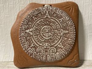 格安！新品 壁かけ　壁飾り　アステカカレンダー　太陽カレンダー　マヤ　メキシコ製 太陽神　文明　陶器　トナラ焼き　インテリア　A