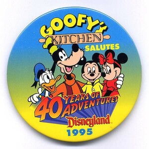 ディズニー　グーフィー　缶バッジ　1995年グーフィーズキッチン　ディズニーランド40周年　USA　プロモーション