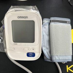 オムロン 上腕式血圧計 スタンダード19シリーズ HCR-7104　オムロン 上腕式血圧計 OMRON 　