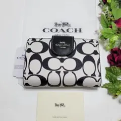 COACH　新作コーチシグネチャー二つ折り財布　ブラック＆ホワイト