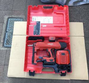 引き取り限定です。！！！　★値下げ74000円★　BX3　HILTI　ヒルティ　バッテリー式鋲打機　バッテリー×2