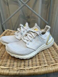 アディダス　adidas ウルトラブースト　23.5㎝ レディースシューズ　ランニングシューズ　軽量