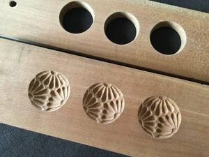 菓子型　「蹴鞠　３個　小さ目」　５×１９ｃｍ　　/　和菓子 昭和レトロ 木製 アンティーク 木彫