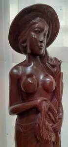 女性裸像彫刻