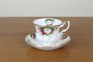 ロイヤルアルバート　セレブレーション　デュオ　カップ＆ソーサー　イギリス　ヴィンテージ　ROYAL ALBERT　セカンド品　L218