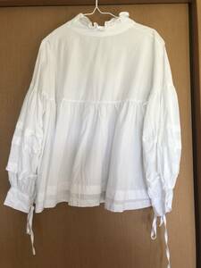 バックリボンのシャツ☆ボリューム袖ブラウス　白　white 長袖　韓国製