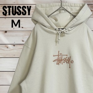 【人気デザイン】Stssy　ステューシー　STUSSY センター刺繍ロゴ M オーバーサイズ パーカー オフホワイト クリーム 白系 プルオーバー