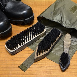 ドイツ軍放出品 シューズクリーナーキット 靴磨き ナイロン製収納バッグ付き ODグリーン BW 靴磨きセット