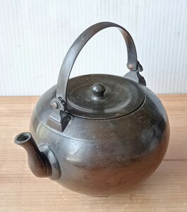 茶道具 古銅製 水差し 寸法 口径 ８cm 最大径13cm 高さ９cm 重さ約560g 肉厚のしっかりとした造りです。