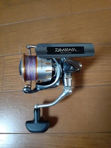 【おそらく未使用】ダイワ DAIWA フリームス 2500 スピニングリール ／ 磯釣り 釣具 釣り用品 シマノ SHIMANO リョービ 