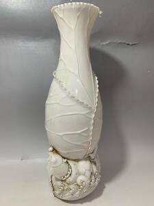 中国 白磁 波鯉葉細工 花瓶