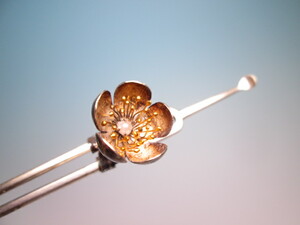 【江月】 アンティーク・銀彫金細工真珠飾り愛らしい梅一輪のかんざし 12g