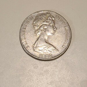 【ヴィンテージコイン】世界のコイン 1982年NEWZEALAND ニュージーランド エリザベス二世/エンデバー号50セント 大型コイン/普通郵便