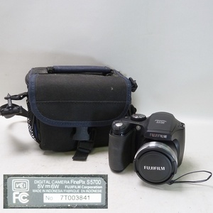 ＠富士フィルム FUJIFILM ファインピックス FinePixS5700 ジャンク品 ブラック 単三電池使用 デジタルカメラ ストラップ付収納ポーチ付き