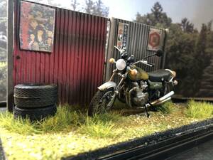 錆塗装 1/24 カワサキ Z1 900 イエローボール 昭和レトロな風景 旧車 自作ジオラマ完成品 ケース付