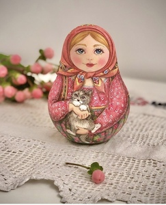 ロシア雑貨☆起き上がりこぼし♪ ネコと伝統衣装 タチアナ作 マトリョーシカ