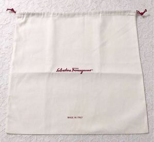 サルヴァトーレ・フェラガモ「Salvatore Ferragamo」バッグ保存袋 現行 (3343) 正規品 付属品 内袋 布袋 巾着袋 41×40cm アイボリー