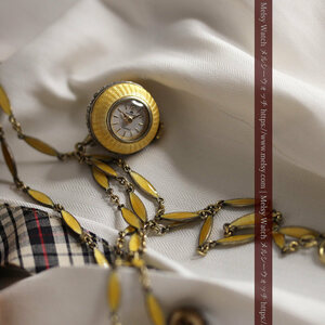 ブヘラの銀無垢ネックレス時計 梔子色のエナメル装飾【1960年頃】 ★要確認：海外発送品★《商品番号P2302》