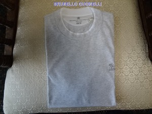 新品ブルネロクチネリ・レイヤード左胸にロゴ入り刺しゅう・Tシャツライトグレー・S・２０２３春夏モデル