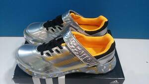 【新品】adidasファイト 23.5㎝ S32004 メタリックシルバー スニーカー 靴