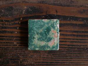 スペイン 緑釉薬 小タイル 6.8cm 18世紀 19世紀 スペインデルフト グラナダ スペイン古陶 残欠 サルベージ アンティーク /J834
