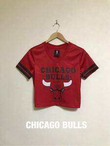 【良品】 NBA CHICAGO BULLS シカゴブルズ Vネック メッシュ ウェア Tシャツ オールドタイプ サイズS 半袖 レッド ショート丈 160/84A