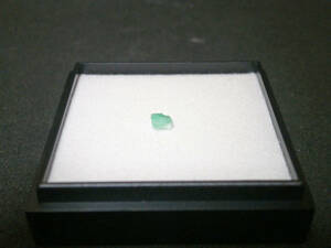 天然鉱物標本 エメラルド(緑柱石) 誕生石 プラケース入(2)