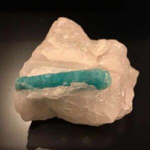 世界的に価格高騰中！原石は特に貴重！136g！【 Paraiba Tourmaline 】パライバトルマリン 原石 クォーツ