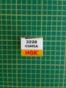 【処分品】NGK スパークプラグ BKR6EY 3696 一体型 1本
