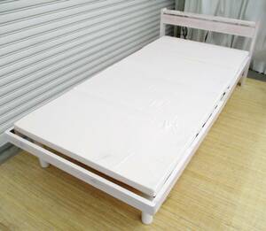 白家具　シングルサイズ　ベッド　フレーム　マットレス付き　2口コンセント　木製フレーム　ホワイト　ウッド　寝具　引き取り歓迎