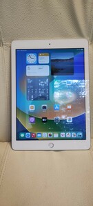 iPad Wi-Fi シルバー第五世代　32gb キズなど少ない方　背面とディスプレイは無疵　