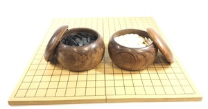 昭和ビンテージ 囲碁セット 任天堂製 木製折碁盤 本蛤碁石 那智黒碁石 木製碁笥 在銘品 CKY512