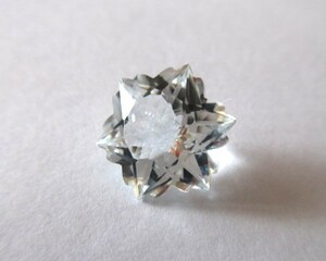 スノーフレイク・トパーズ　雪結晶形　ルース1点　約6.8ct　#1980