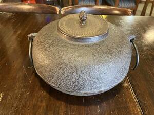 古い時代の茶釜、素晴らしい、古い茶道の先生の家の蔵から、地肌が良い、良い鉄味、水漏れ無し、鉄茶釜、珍品、貴重品、茶道具、