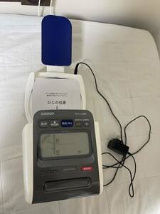 オムロン 自動電子血圧計 上腕式 HEM-1025 OMRON 通電、動作確認済み　