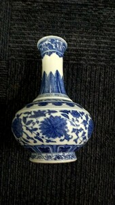 大清乾隆年製 青花 花瓶 青花天球瓶 高さ22cm 商品説明をお読み下さいませ。