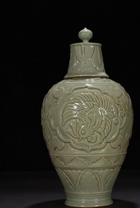 五代十国時代　耀州窯　鳳紋磁梅瓶