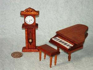 ≪本格的ミニチュア≫ 木製のピアノとイス・時計の3点セット♪ d-6
