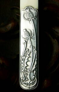 19世紀後期 フランスアンティーク 大型ペーパーナイフ ホーンとシルバー アザミの意匠 細密レリーフ 純銀800 Charles MURAT アールヌーボー