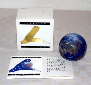 ペーパーウエイト　地球「ワールド・ウェイト」　ガラス　サイン・シリアルナンバー付　箱付　中古品　ヴィンテージ