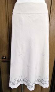 　ＳＡＬＥ！！　即決！！ローラアシュレイ シルクと麻混生地　薄いベージュ系　フレアースカート　中古９号サイズ