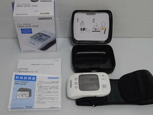 中古 良品 オムロン 手首式血圧計 HEM-6230 収納ケース付 OMRON 元箱ヤブレあり