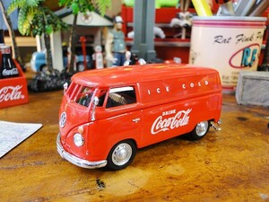コカ・コーラ　1962年フォルクス・ワーゲン　カーゴバン　ミニカー　1/43スケール（レッド） ■ アメリカン雑貨 アメリカ雑貨 coke