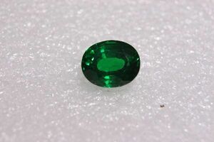 ＹＡＧ、５．５６５ct エメラルドグリーンカラー・合成人造宝石ヤグセラミック