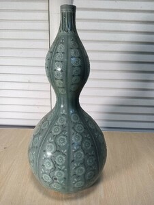 朝鮮高麗時代　菊花紋青磁瓶