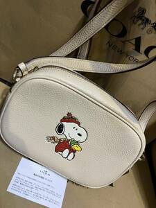 送料込●新品●価71500円 COACH X PEANUTS スヌーピー ミニカメラバッグ アイボリー ショルダー 2022.10新作 ピーナッツ コーチ