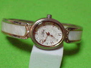 珍品　デザイン　ARA　女性用腕時計　楕円型　ブレスレットタイプ　JAPAN　MOVT