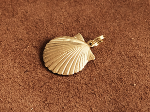 極小二重リング付き 真鍮 チャーム（シェル）貝殻 貝 マリーン ブラス パーツ 部品 キーホルダー ゴールド 雑貨 ハンドメイド 材料